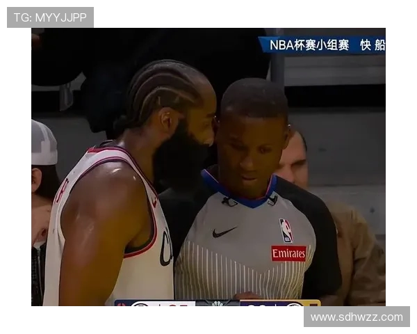 快船与湖人激战再起 双方全力争夺季后赛关键胜利