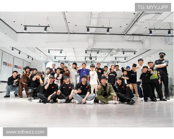 北京街舞队在世界滑板锦标赛中的节奏表现引发热议与赞赏 北京街舞队在世界滑板锦标赛中的节奏表现引发热议与赞赏